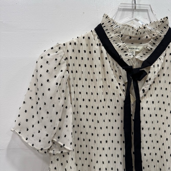 Max Studio Short Flutter Sleeve Pleated Clip Dot Top Tie Neck Blouse Small - Picture 2 of 5